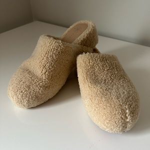 Free people vegan shearling clogs - never worn